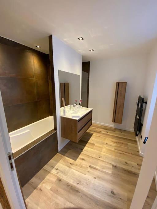 Apartment New 5min To Little Venice