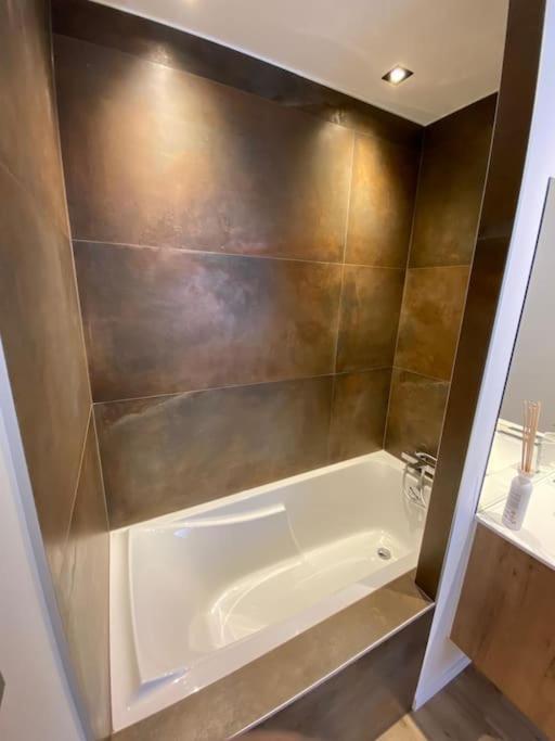 New 5min To Little Venice Apartment